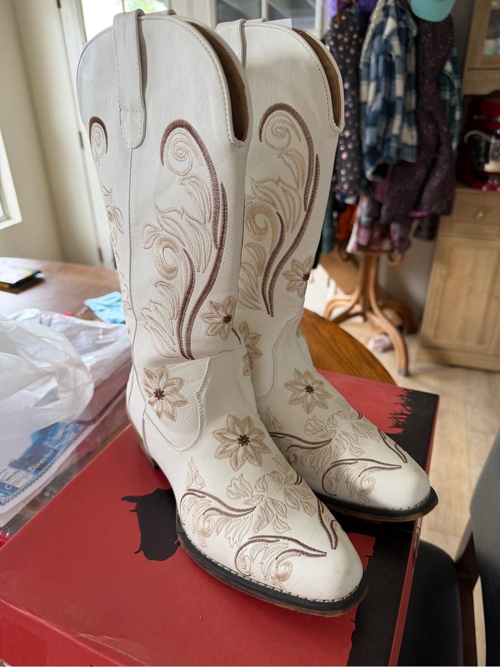 Hush Puppies White Embroidered Western Lace-Up Boots